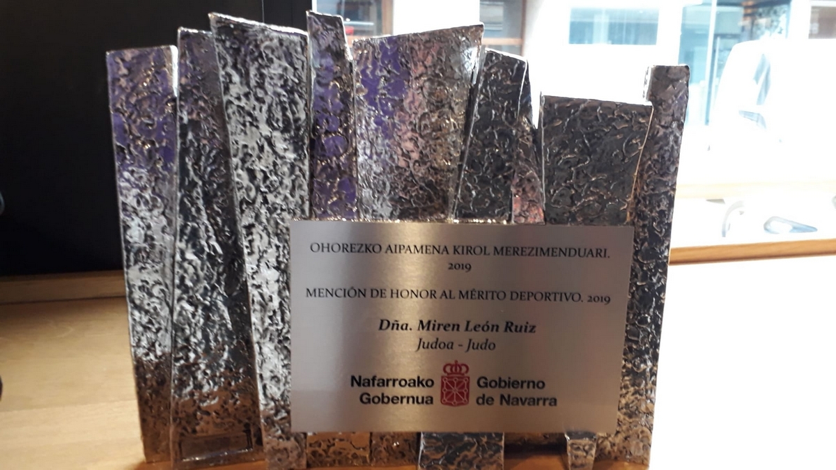 Medalla de Plata para Arantza Meca y Mención de Honor para Miren León. Pamplona 27-11-19